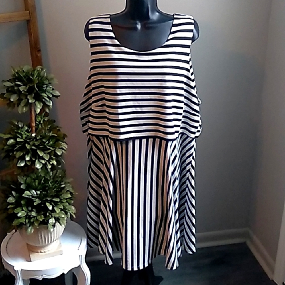 3X Forever 21 rayon,silky black & white dress